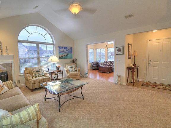 2nd image of 2710 Canterbury Cir #D