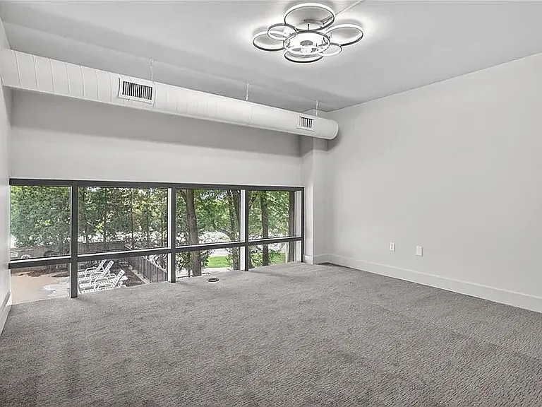 600 E Admiral Blvd — Photo 12