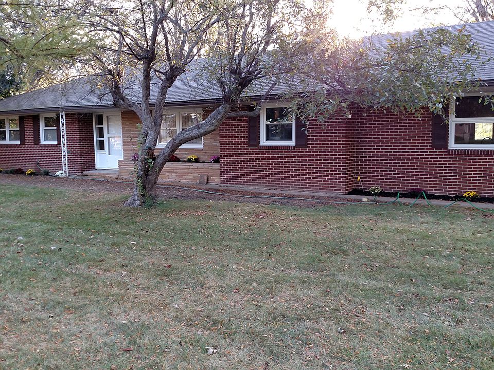 1st image of 2511 Courtly Dr