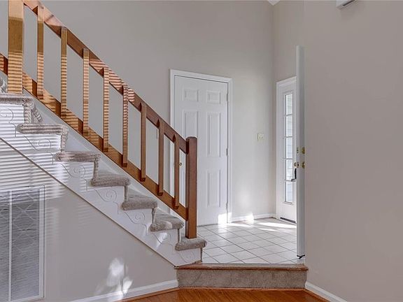 5th image of 109 Judith Cir