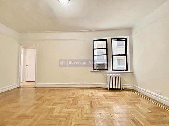 4th image of 165 Pinehurst Ave #22C