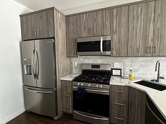 2nd image of 2016 N Franklin St #1A