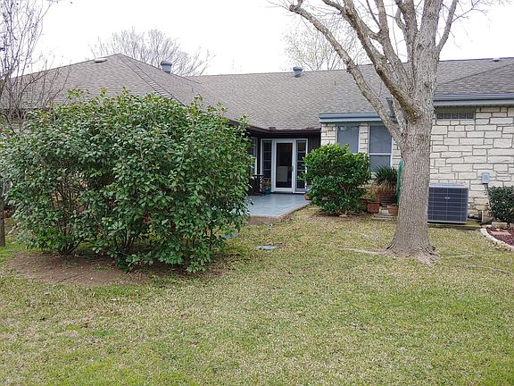 4th image of 35 Fairway Ln