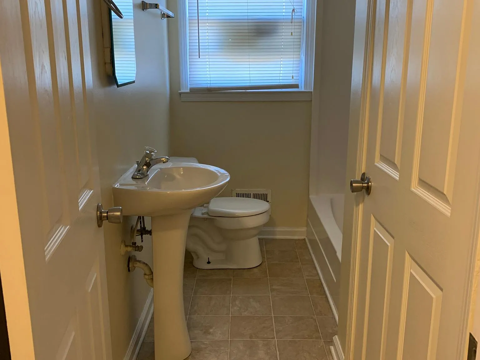 3 bed, 1100 sqft, $1,495 — Photo 3