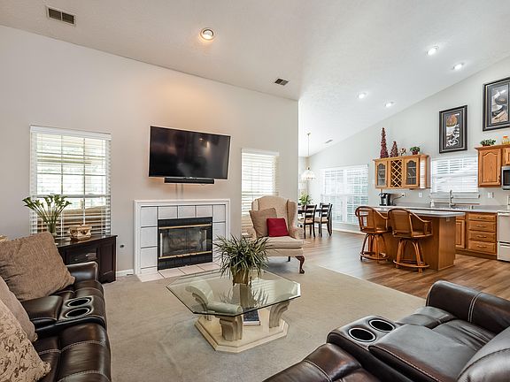 4th image of 14014 Waters Edge Dr #14014