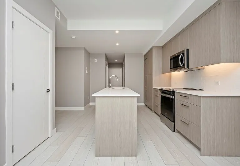 310 15th Ave SW #106 — Photo 8