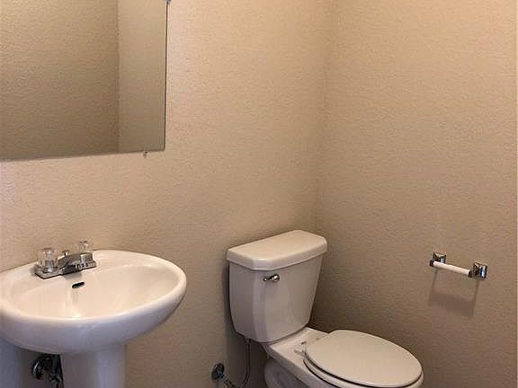 3rd image of 206 E Kara Ln