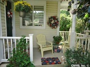 407 Timber Ridge Dr, Camillus, NY 13031