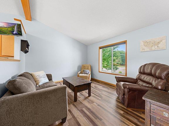 5th image of 735 Laura St