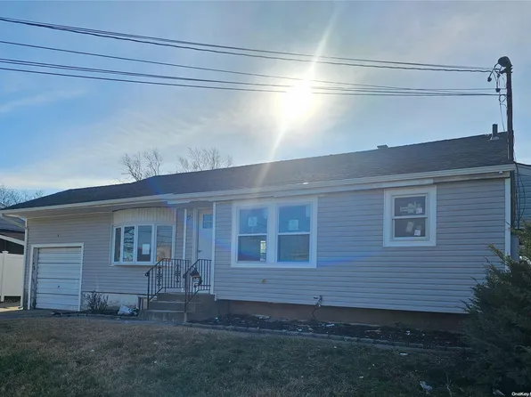 28 Stockton Street, Brentwood, NY 11717