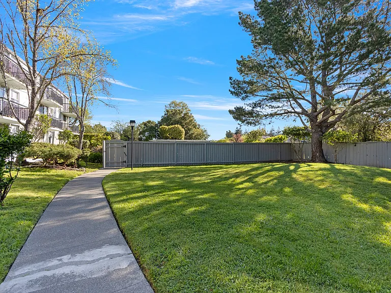 325 Rowland Boulevard — Photo 19