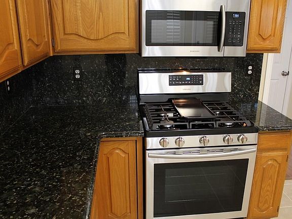 4th image of 107 Pullman Pl