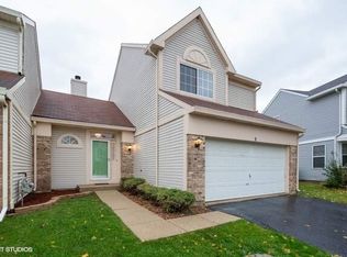 9 Redbud Ct, Lake In The Hills, IL 60156