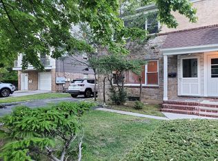 21 Spruce St, Great Neck, NY 11021