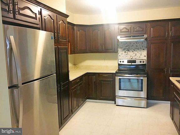 2nd image of 1612 Flora Ln