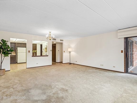 3rd image of 905 Center St Unit 102