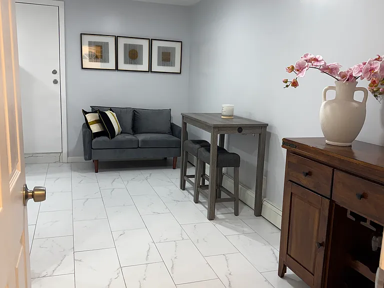 Bonnie Dr — Photo 1