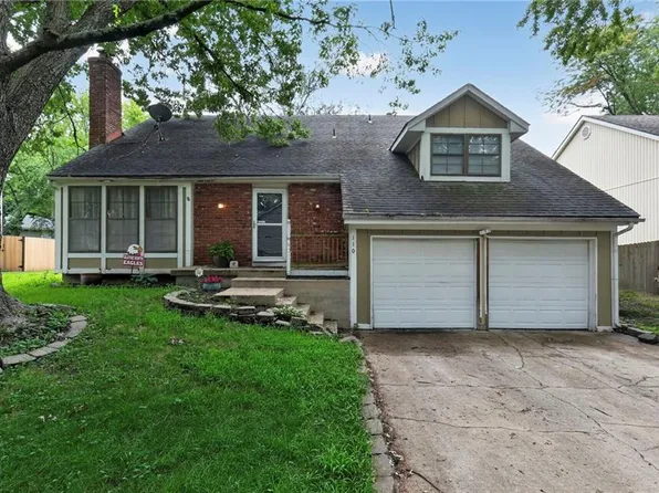 110 E Nelson Cir, Olathe, KS 66061