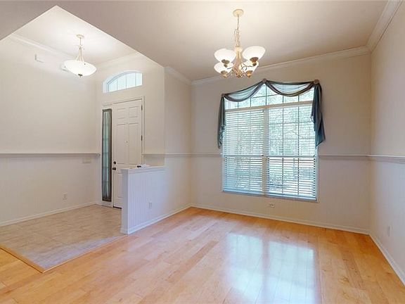 3rd image of 3618 N Eisenhower Ave