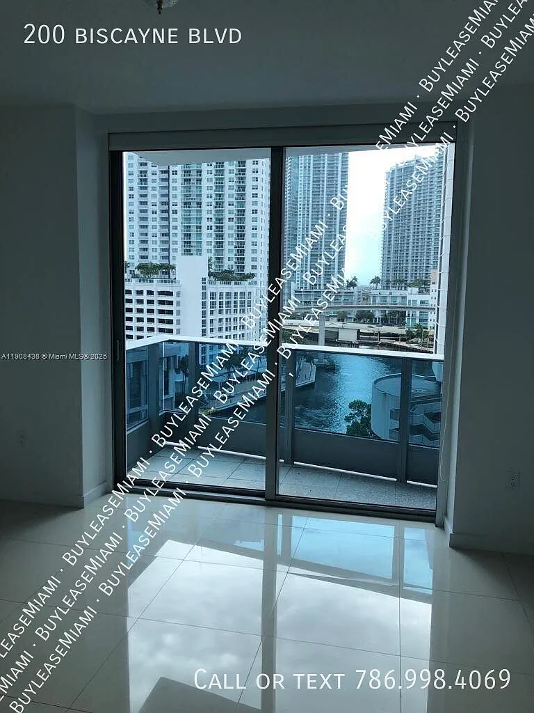 Epic west condo — Photo 3