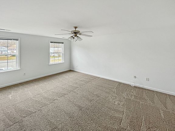 5th image of 154 Sunny Dr