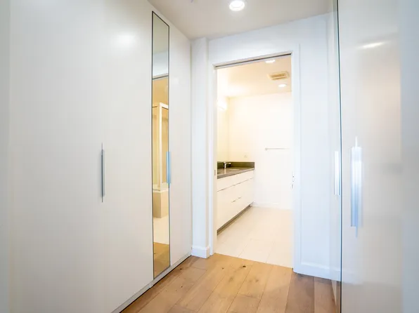 105 S Mariposa Ave, Los Angeles, CA