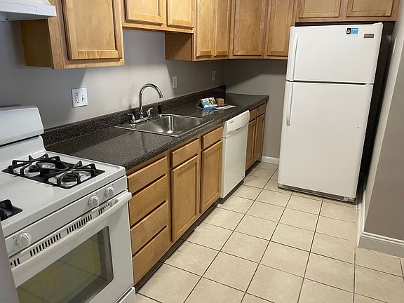 2nd image of 383-435 Oaklawn Ave #104