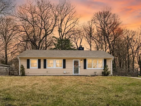 5 Crestwood Ave, Plainville, MA 02762