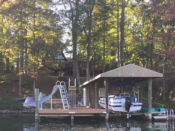 2nd image of 214 S Hickory Hill Dr