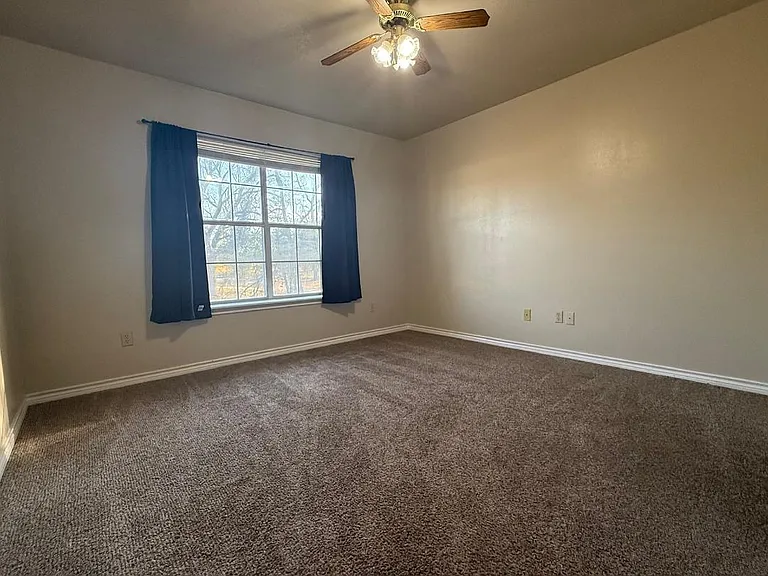 179 W Davis St #3 — Photo 9