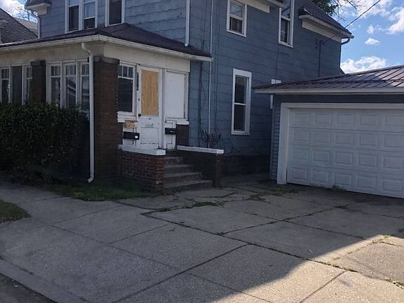 3rd image of 1574 W Franklin St