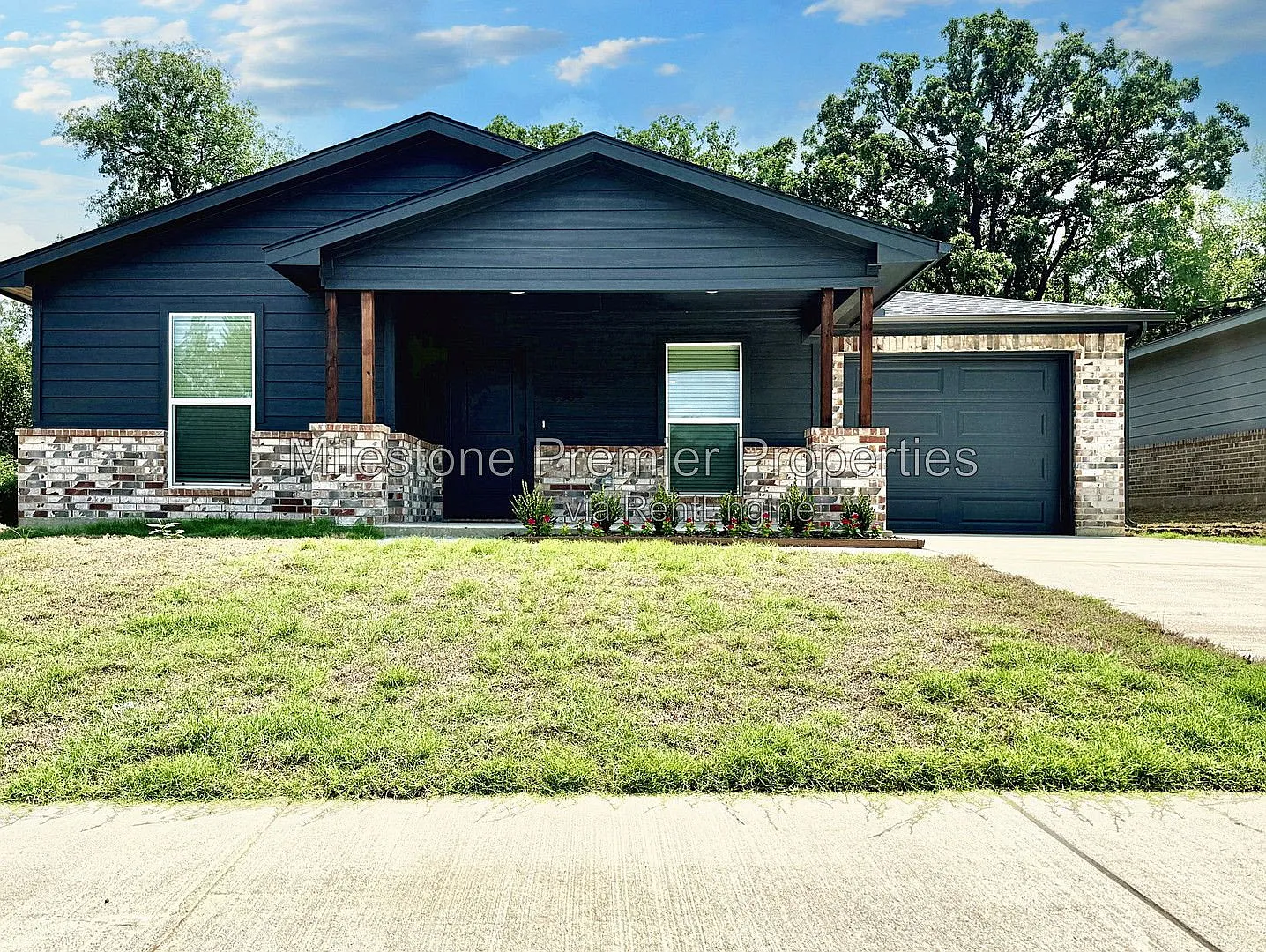 3 bed, 2.0 bath, 1248 sqft, $1,800 — Photo 1