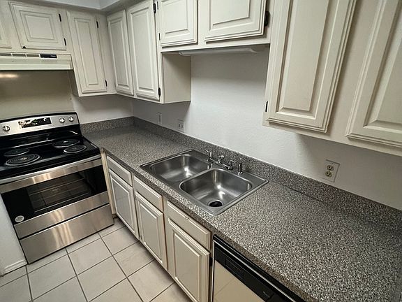 2nd image of 600 Irby Ln #600