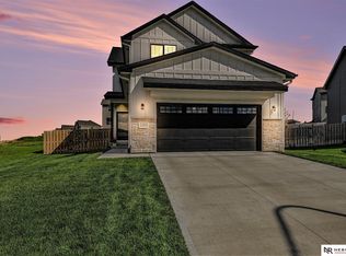 12207 S 111th Ave, Papillion, NE 68046