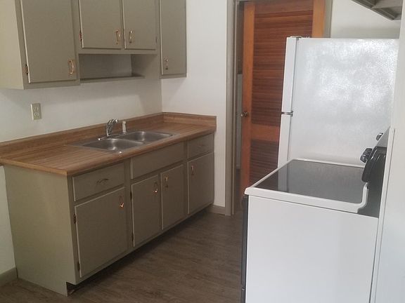 4th image of 829 Kolping Ave