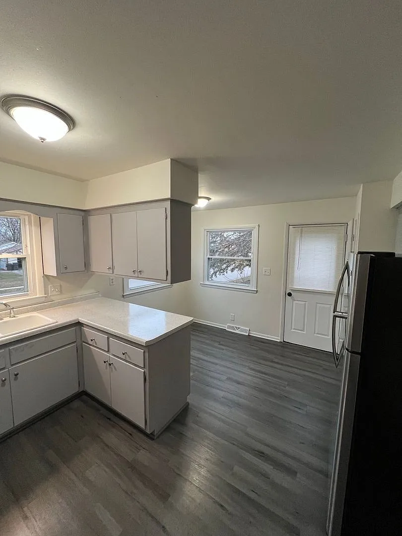2018-2020 S Grand Ave. (Duplex) — Photo 2