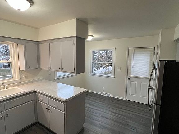 2nd image of 2018-2020 S Grand Ave