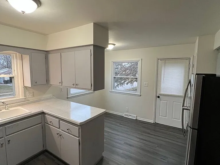 2018-2020 S Grand Ave. (Duplex) — Photo 2