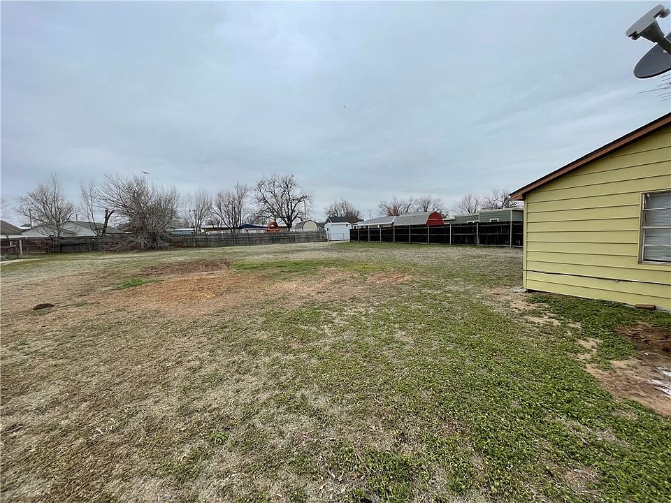 303 SW 5th St, Minco, OK 73059 Zillow