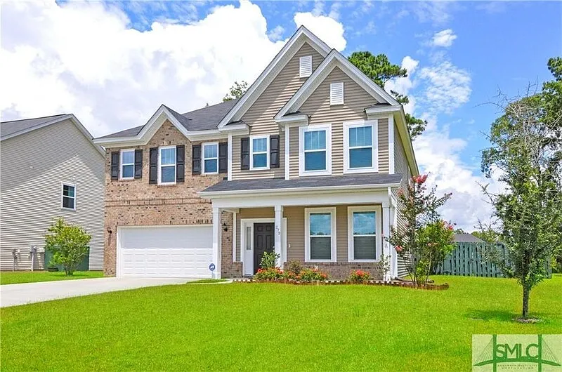 4 bed, 2.5 bath, 2592 sqft, $2,650 — Photo 2