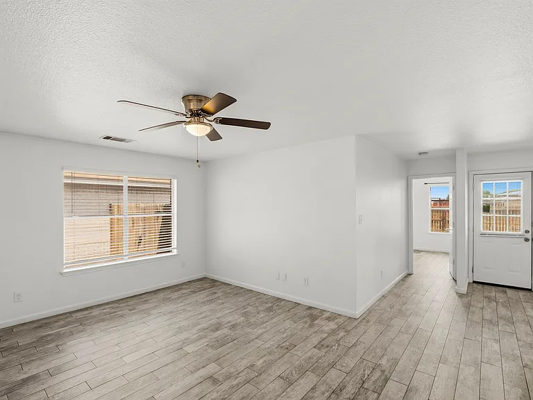 1144 Miss Kimberlys Ln — Photo 4