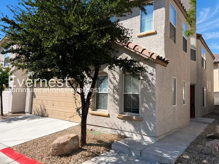 4 bed, 2.5 bath, 2441 sqft, $2,395 — Photo 2