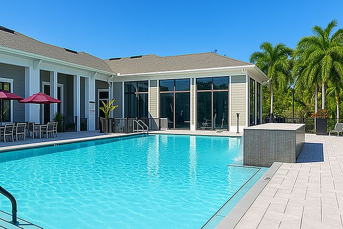 Apartments with a large outdoor pool in Fort Myers, Fl