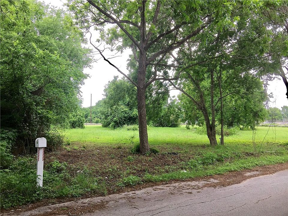 2nd image of 202 Prima St