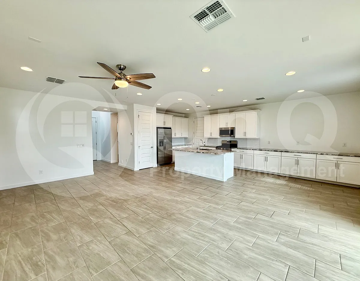 4 bed, 3.0 bath, 2248 sqft, $2,599 — Photo 2