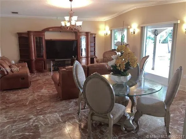 1356 W 76th St, Hialeah, FL 33014