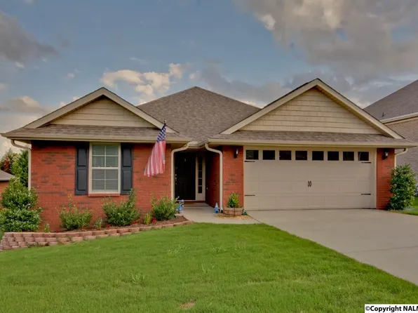 6818 Breyerton Way SE, Owens Cross Roads, AL 35763