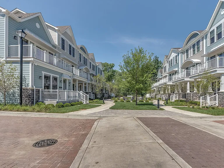 Eldridge Townhome Rentals — Photo 30