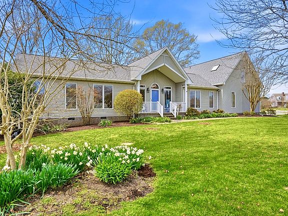2nd image of 107 Sunset Cove Ln