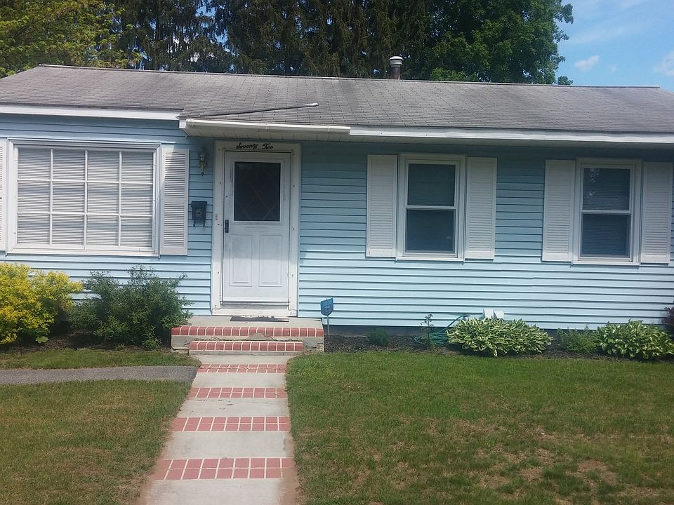 1st image of 72 Monroe St